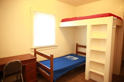 456-A Lowes - Bedroom