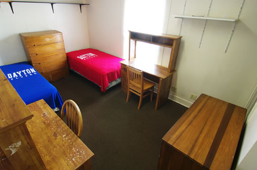 460 Lowes - Bedroom